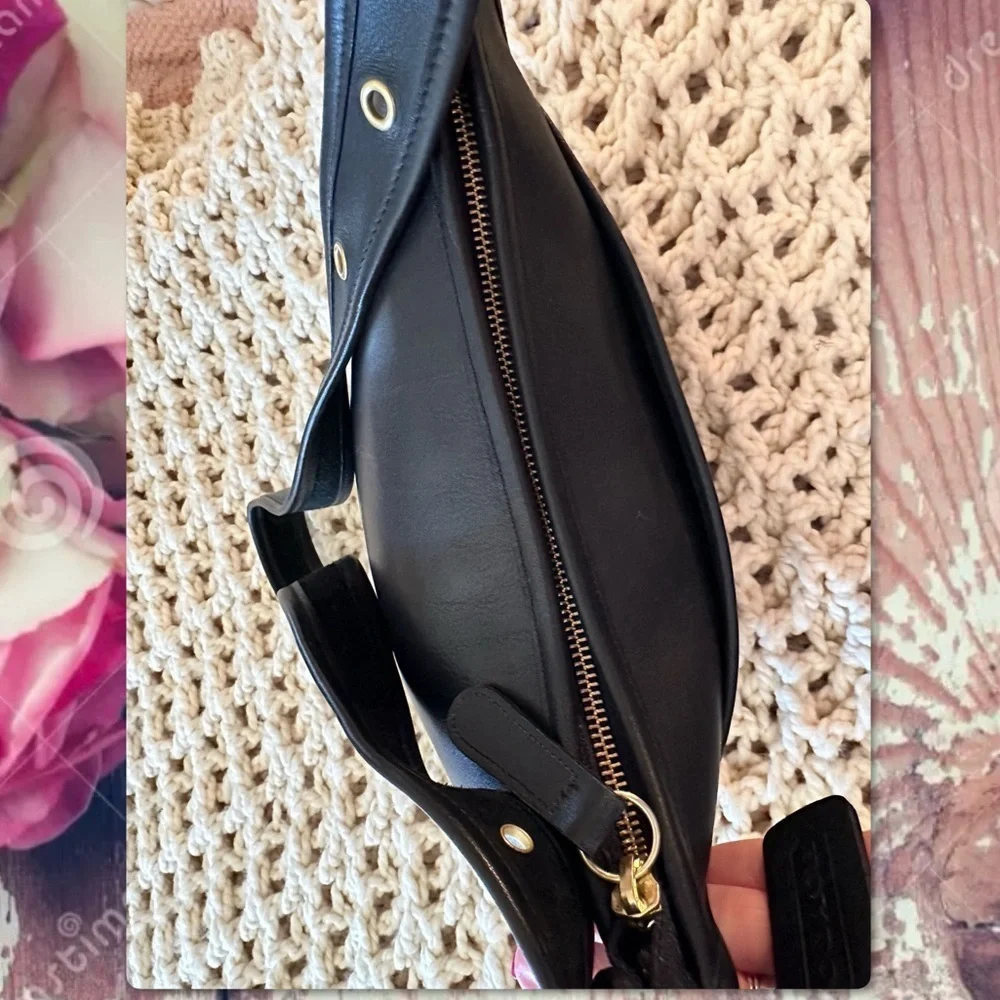 VINTAGE COACH LEGACY ZIP BLACK CROSSBODY BAG 9966